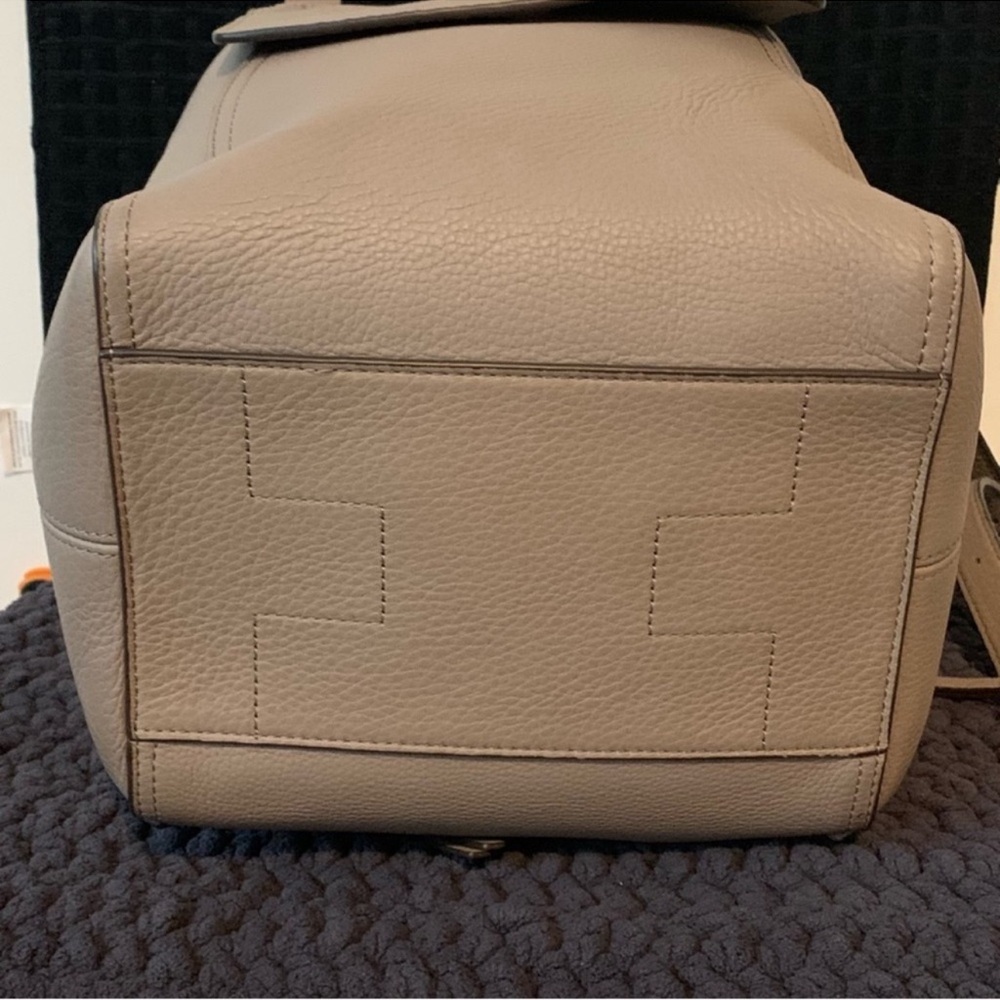 Tory Burch Gold and Tan Crossbody Bag with Structured Design - Picture 15 of 15